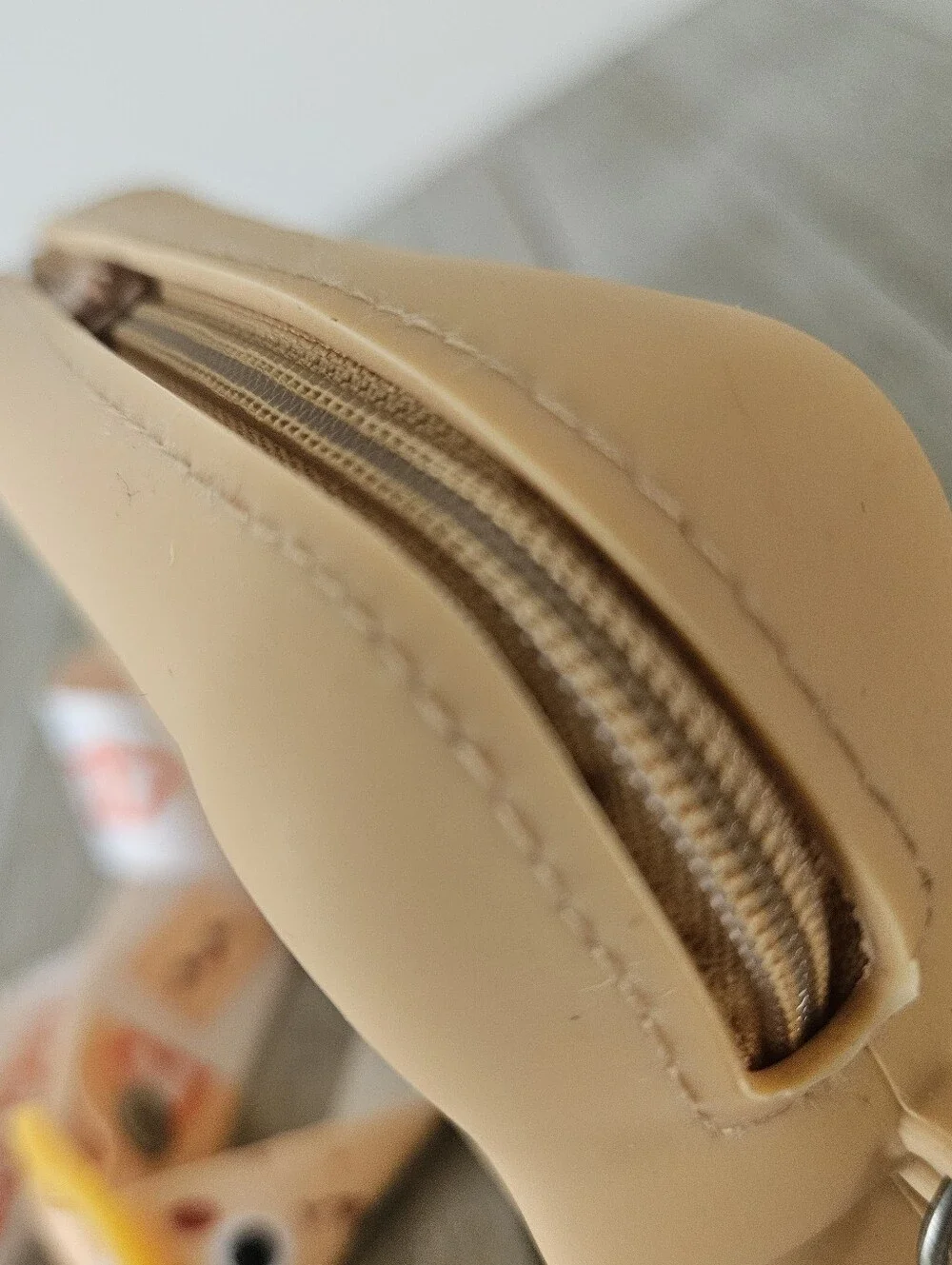 Q Uncle Biscuit Silicone Sandwich Crossbody Purse Handbag Tote Accessories Holde